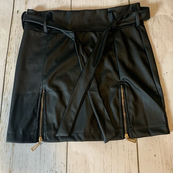 Faux Leather skirt with waist tie - Picture 2 of 4